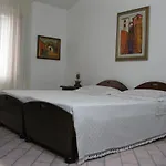Li Fringi Oda ve Kahvaltı 2*