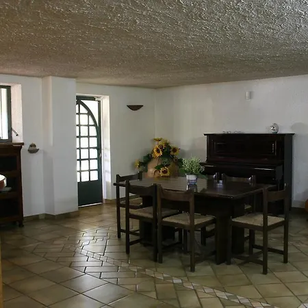 Li Fringi Alojamento de Acomodação e Pequeno-almoço 2*