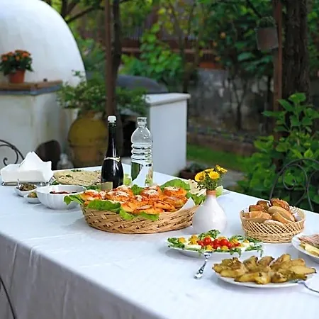 Alojamento de Acomodação e Pequeno-almoço Li Fringi 2*