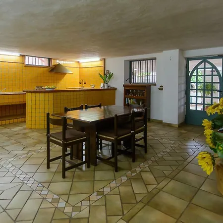 Li Fringi Bed & Breakfast 2*